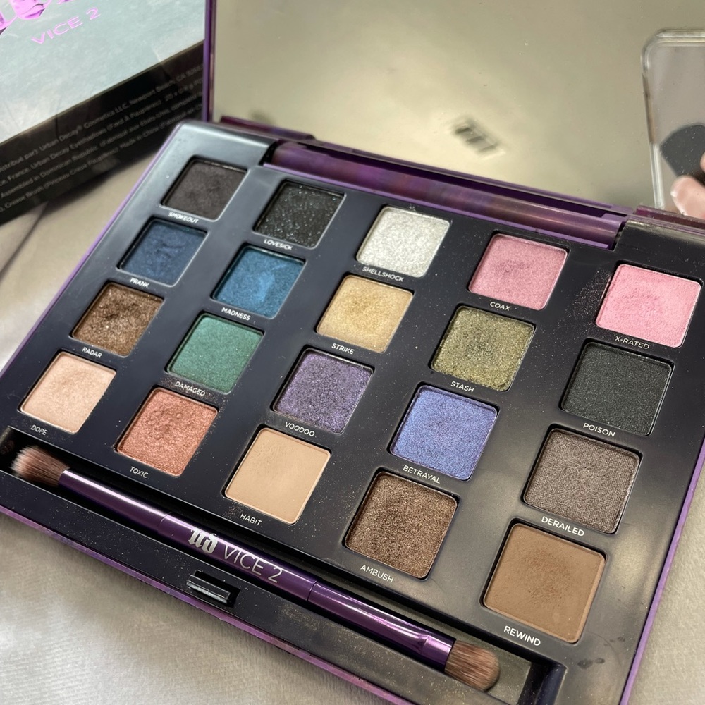 LIMITED EDITION 👀 Urban Decay Vice 2 Palette - Picture 3 of 6